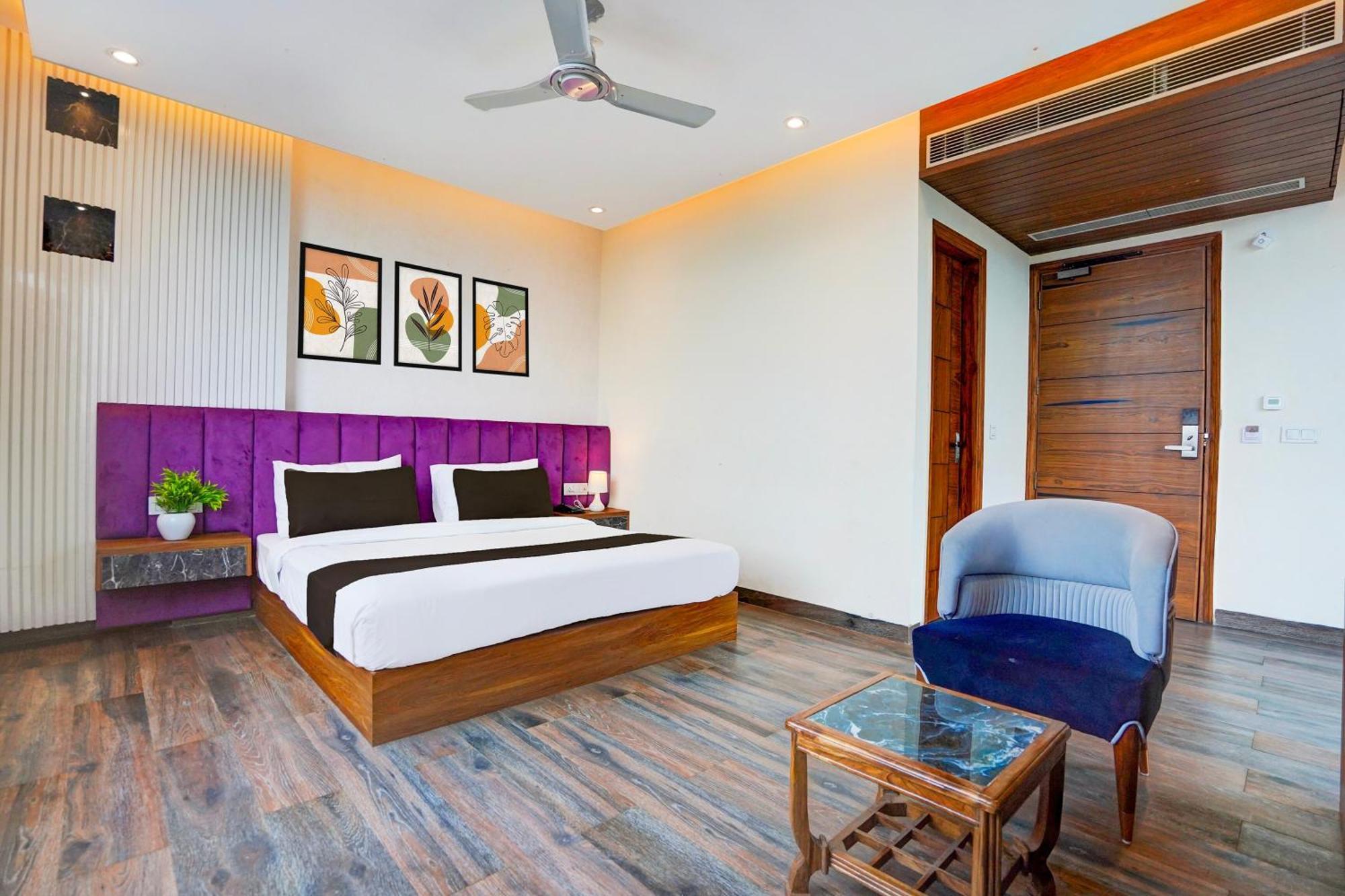 Krone A Family Near Igi Airport Delhi Hotel 4*